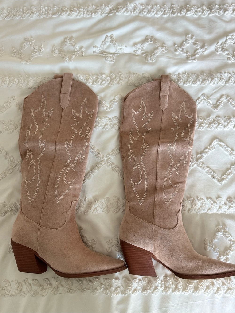 NWB Women's Suede Cowboy Boots